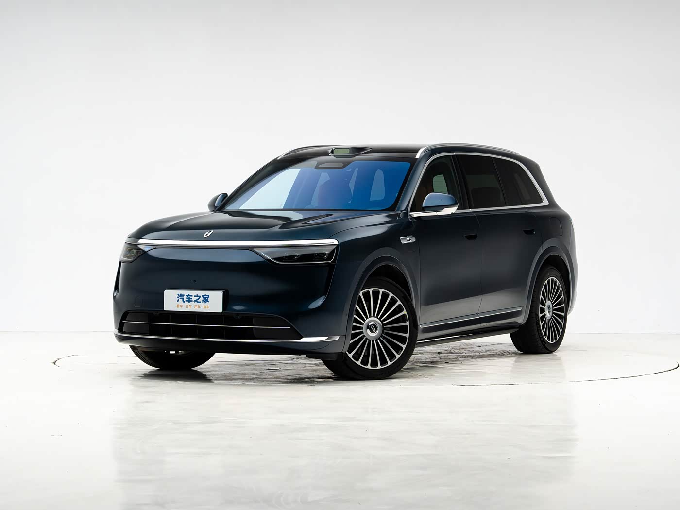 问界M8 2025款 增程 Ultra版 53.4kWh 6座版 (896线激光雷达）